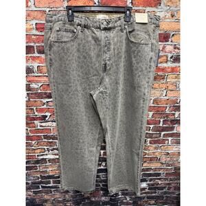NWT Ladies Universal Thread Light Beige Animal Print Mid Rise 90s Bagging Sz 17